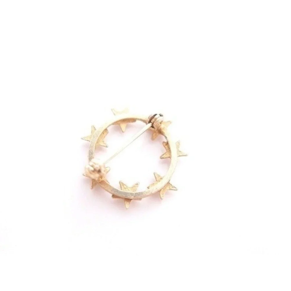 Vintage Small 7 Stars on Circle Gold Plated Wreath‎ Pin Brooch